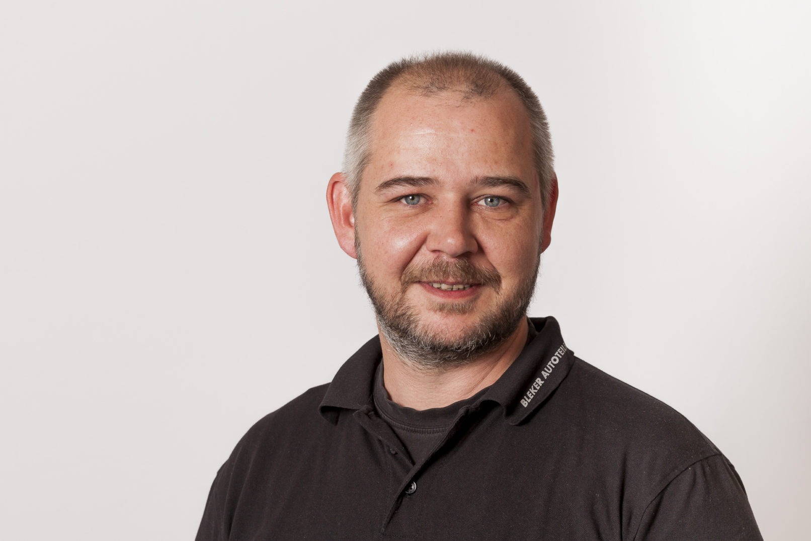 Bleker Autoteile - Edelrot Fotografie